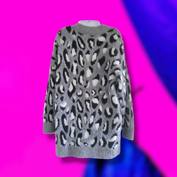 Gabrielle Union | EUC Long Gray Fuzzy Leopard Cozy Button Up Cardigan (SIZE M) - Picture 2 of 15